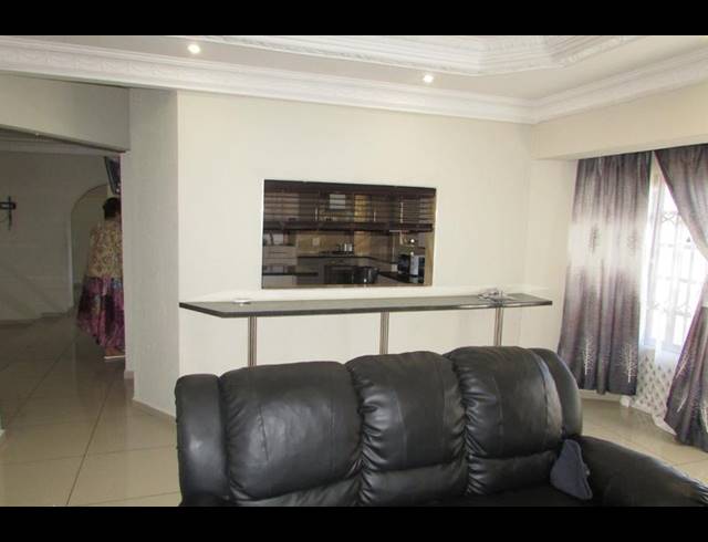 6 BEDROOM HOUSE FOR SALE IN WHITE RIVER EXT 18